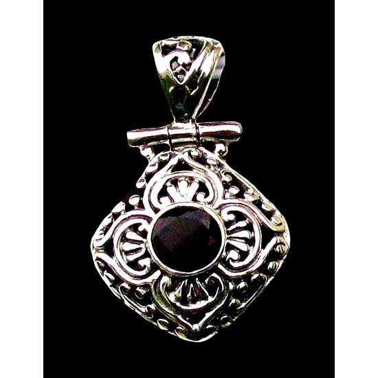 Indian silver jewellery - Indian Garnet Pendant,Indian pendants