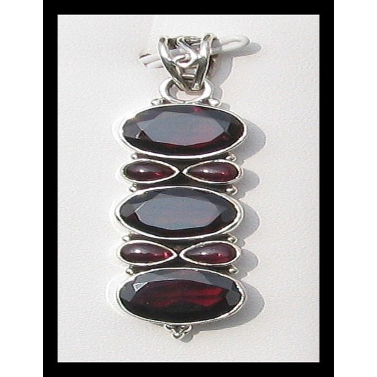 Indian silver jewellery - Indian Garnet Pendant,Indian pendants