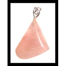 Pendentif métal (plaqué argent) et quartz rose naturel Pendentif métal (plaqué argent) et quartz rose naturel