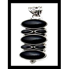 Pendentif indien argent – Onyx en cabochon Pendentif indien argent – Onyx en cabochon